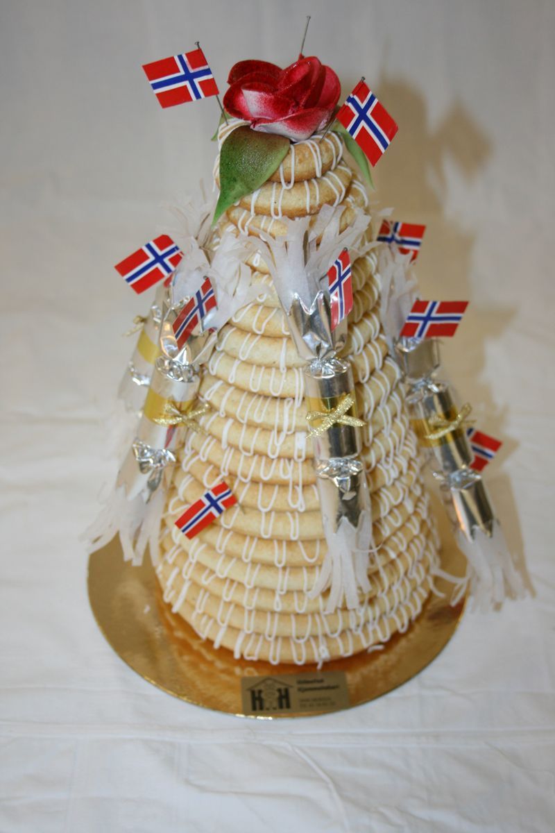 S43) Kransekake