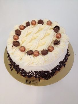 S58) Kremkake med konfektpynt til Jul
