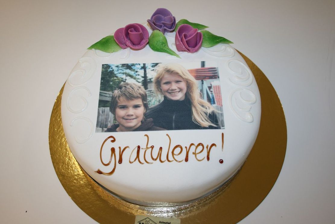 S31) Marsipankake med fine unger :-)